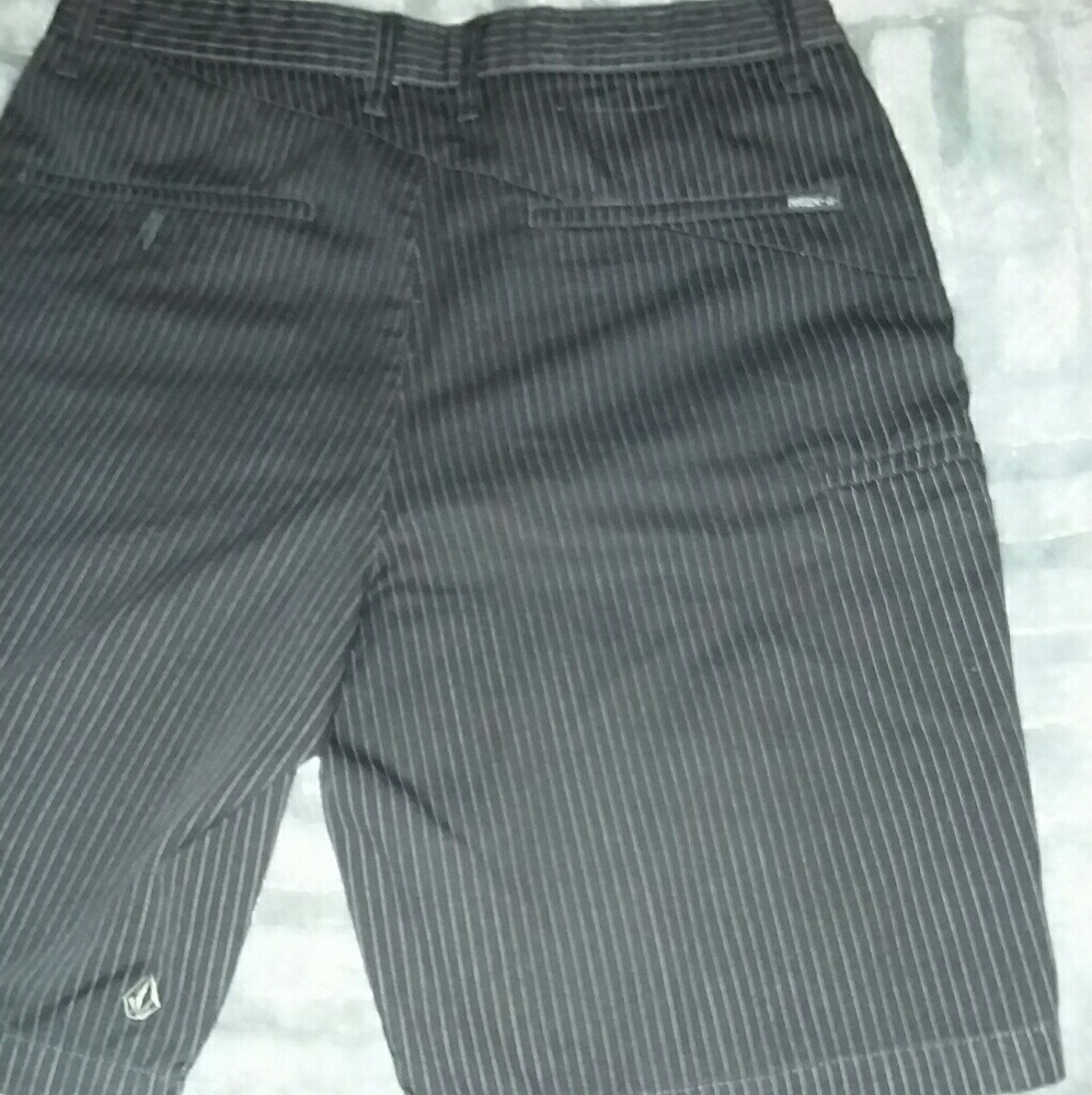 Volcom size 34 shorts